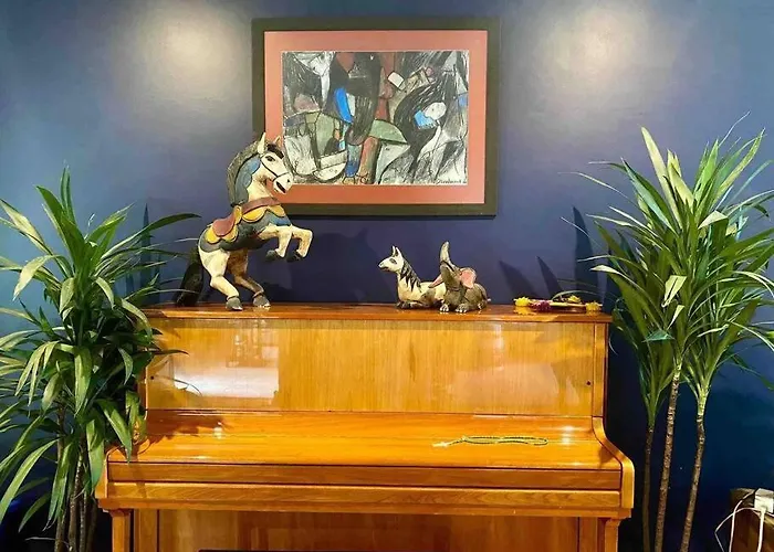 Luxurious Mid Century Modern Folk Art Сasa de vacaciones