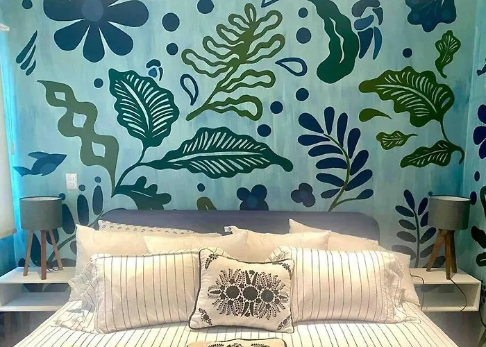 Сasa de vacaciones Luxurious Mid Century Modern Folk Art