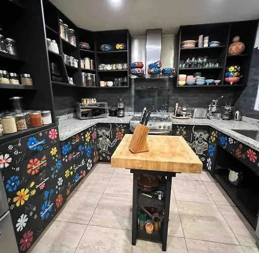 Luxurious Mid Century Modern Folk Art Сasa de vacaciones