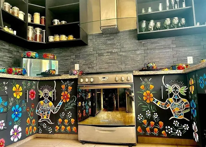 Luxurious Mid Century Modern Folk Art Сasa de vacaciones *