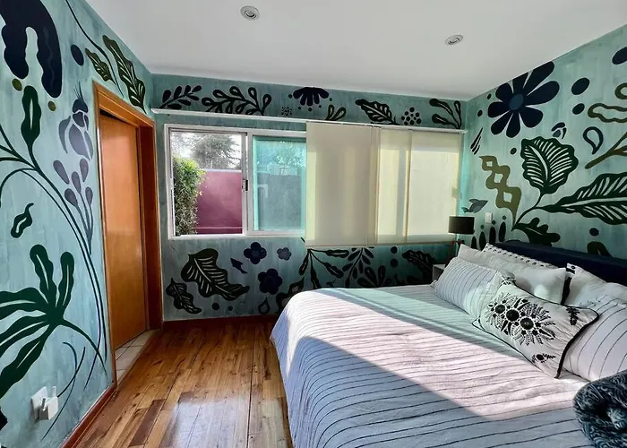 Сasa de vacaciones Luxurious Mid Century Modern Folk Art *