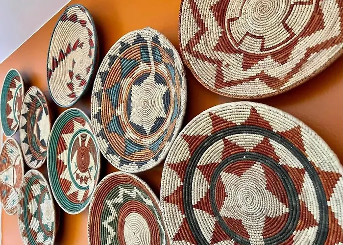 Luxurious Mid Century Modern Folk Art Сasa de vacaciones