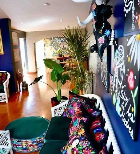 Сasa de vacaciones Luxurious Mid Century Modern Folk Art *