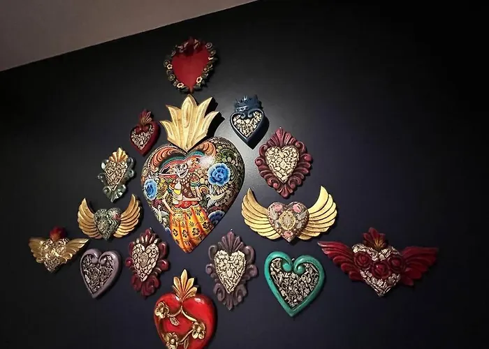 Сasa de vacaciones Luxurious Mid Century Modern Folk Art