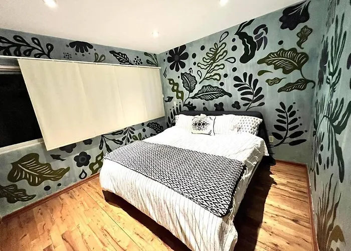 Luxurious Mid Century Modern Folk Art Сasa de vacaciones