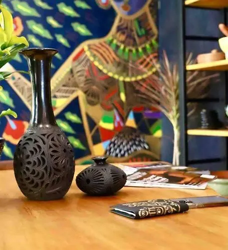 Сasa de vacaciones Luxurious Mid Century Modern Folk Art