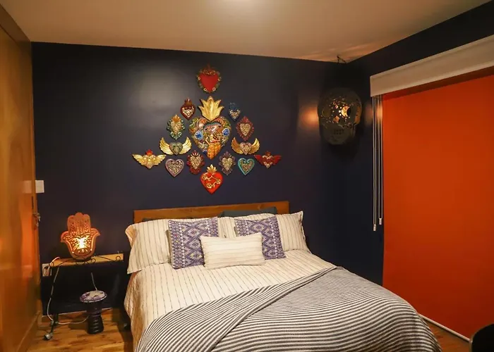 Luxurious Mid Century Modern Folk Art Holiday home *